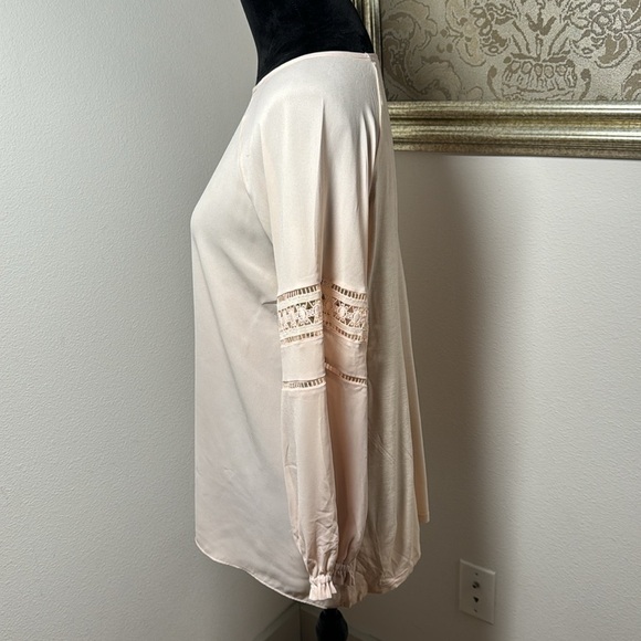 LOFT Sz M blush peach lace detail sleeves pull over mixed media top blouse - Picture 4 of 6